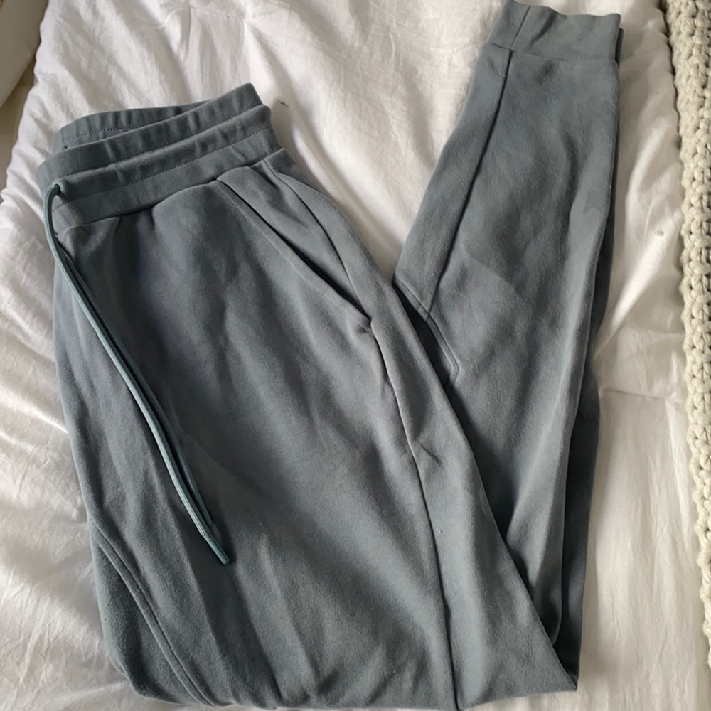 Alphalete joggers